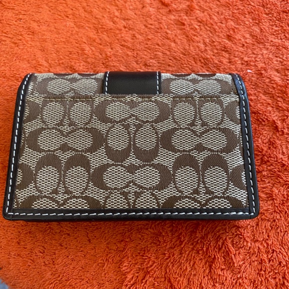 Coach Snap card holder in signature canvas case - Picture 3 of 3